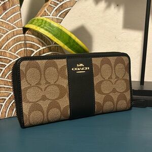 Coach wallet